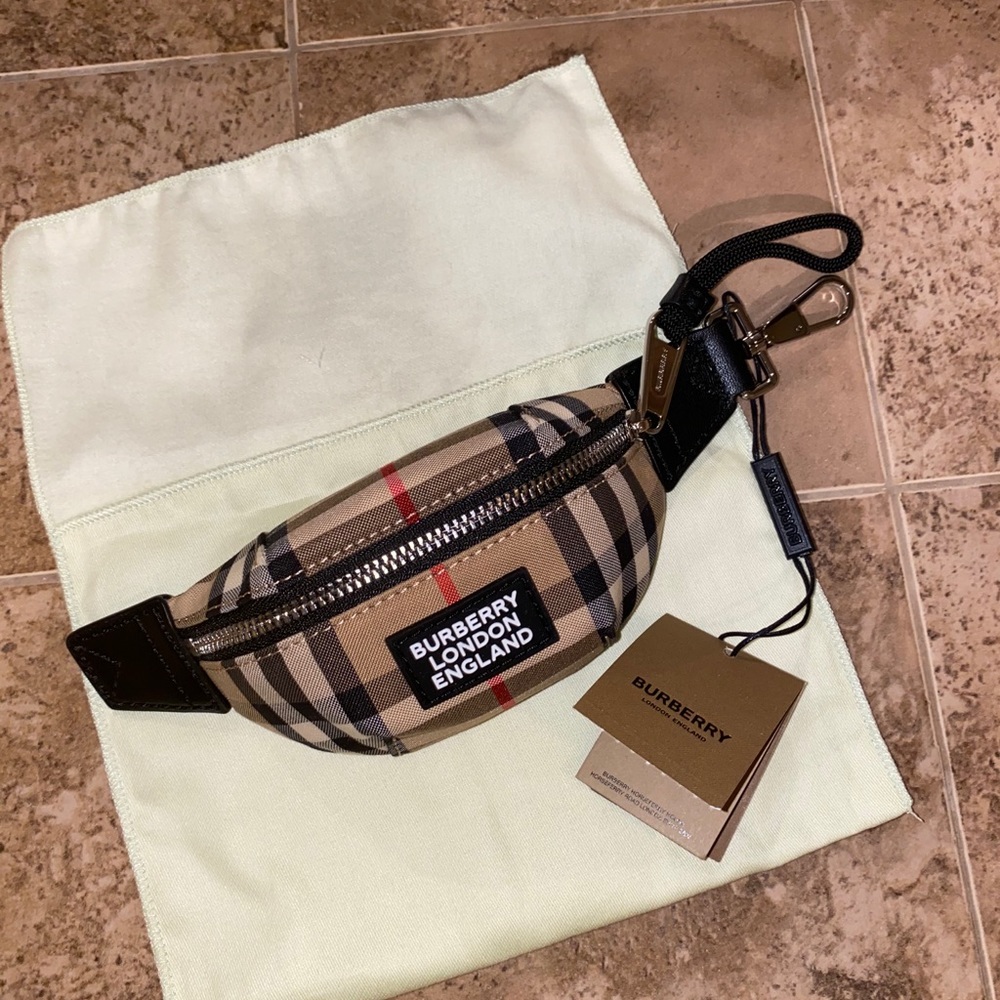 New💕Burberry Bum check bag charm - Picture 6 of 11